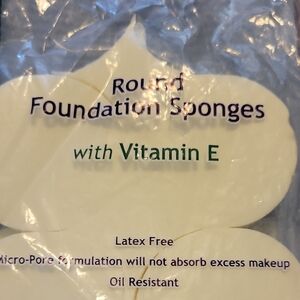 Round Foundation Sponges with Vitamin E
